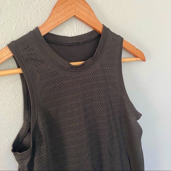 Lululemon Workout Top - Picture 1 of 4